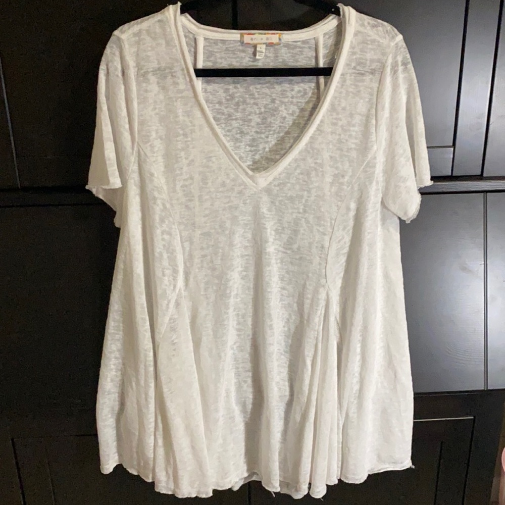 eri + ali White Flowy Short Sleeved Top